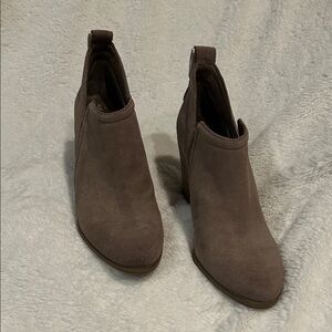 NWT Vince Camuto Taupe Ankle “Francia” Booties